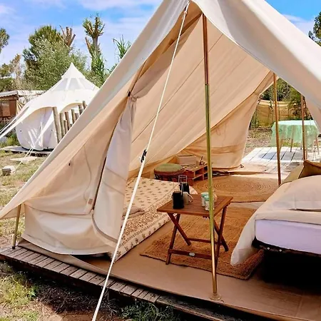 Le Jeklo Campismo de Luxo