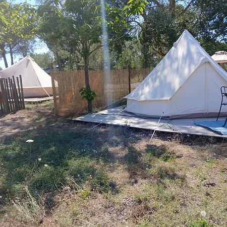 Le Jeklo Campismo de Luxo